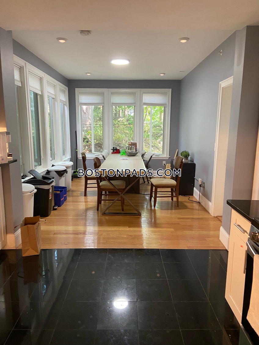 Boston - $12,800+ /month