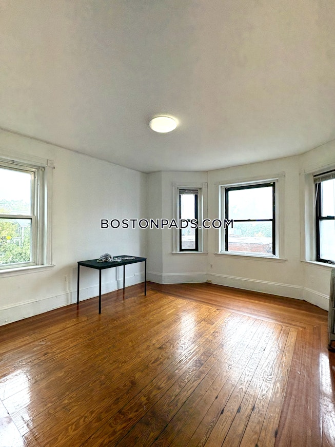 Boston - $4,200+ /mo