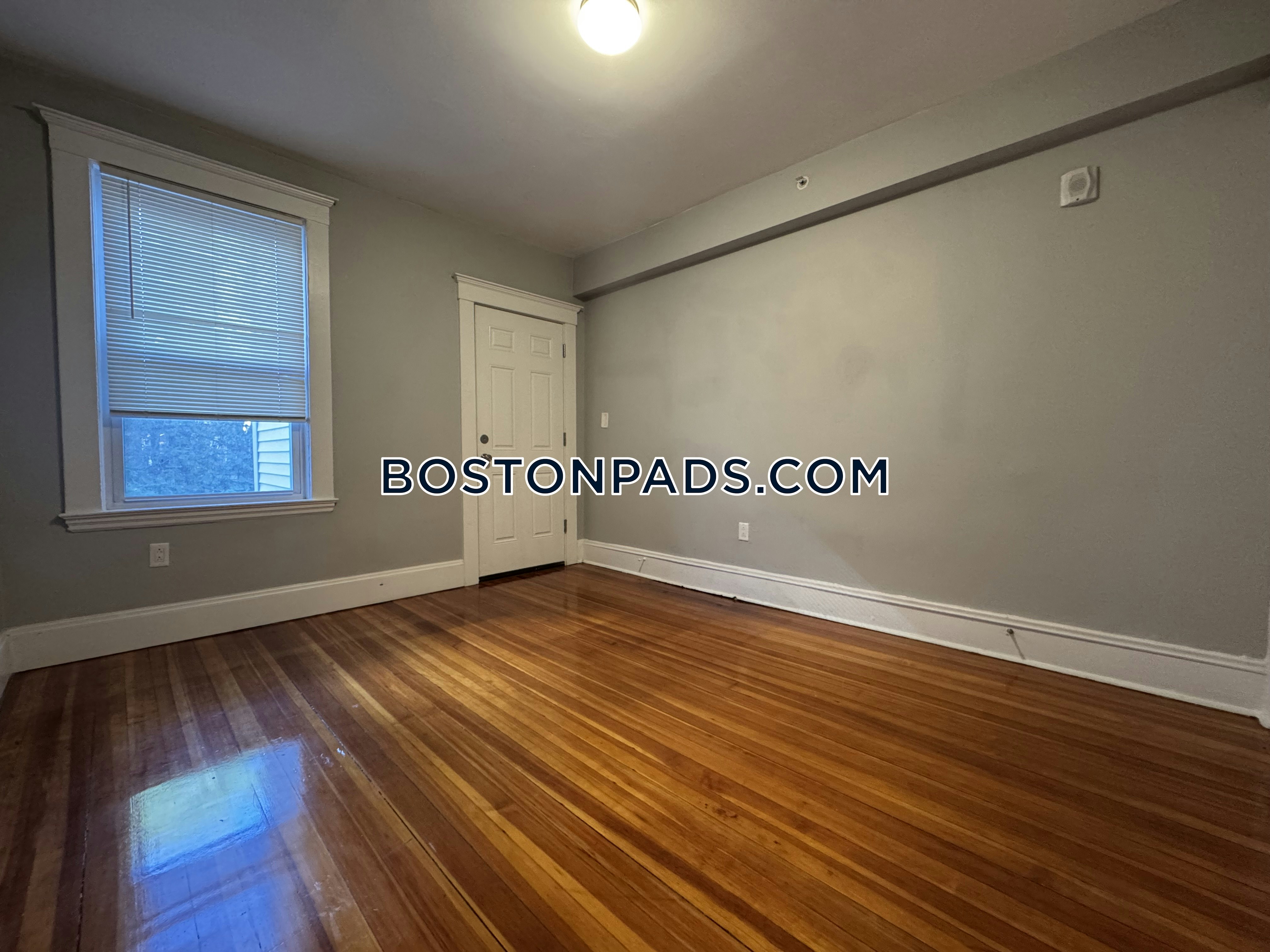 Boston - 4 Beds, 2 Baths