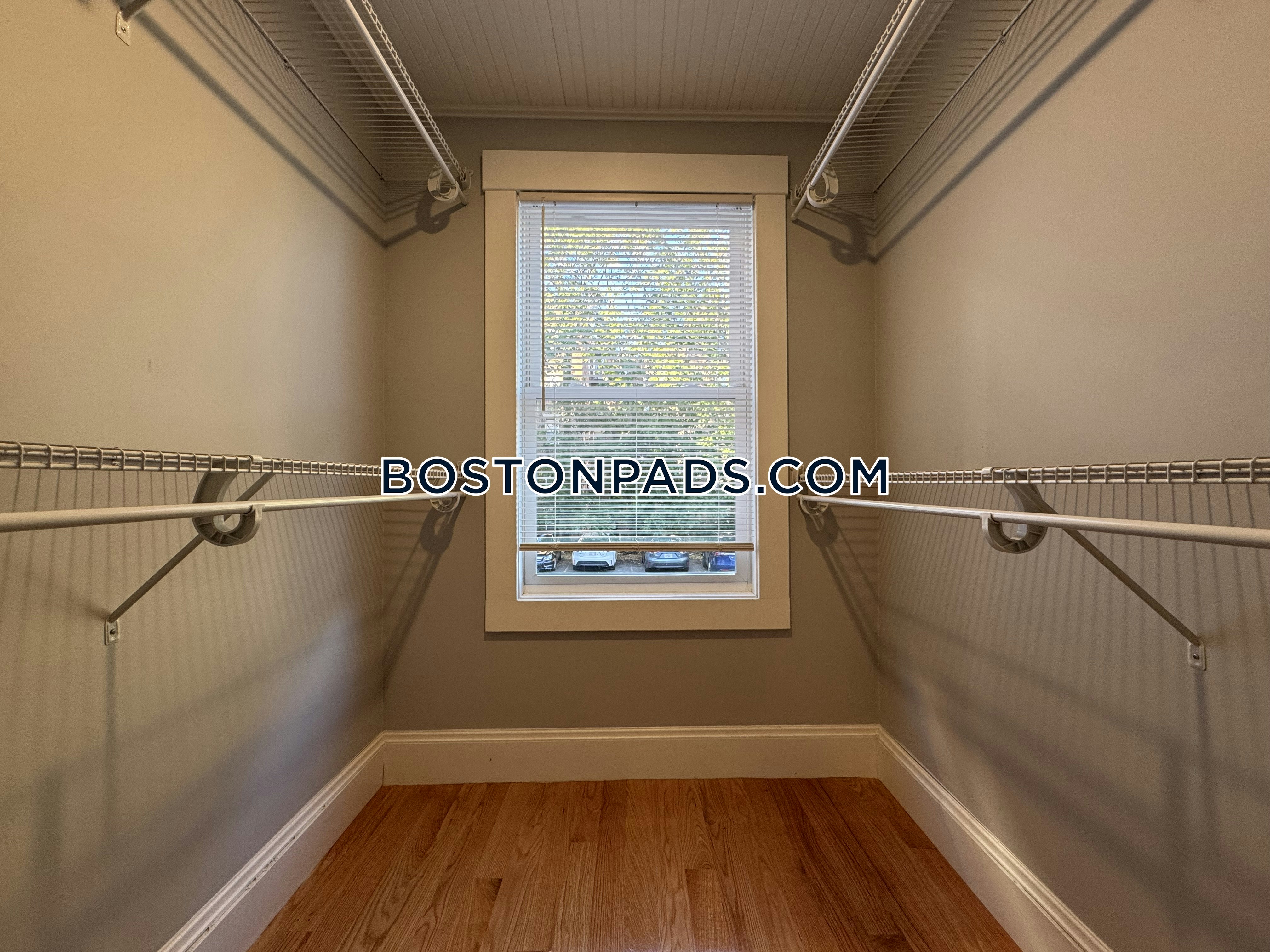 Boston - 4 Beds, 2 Baths