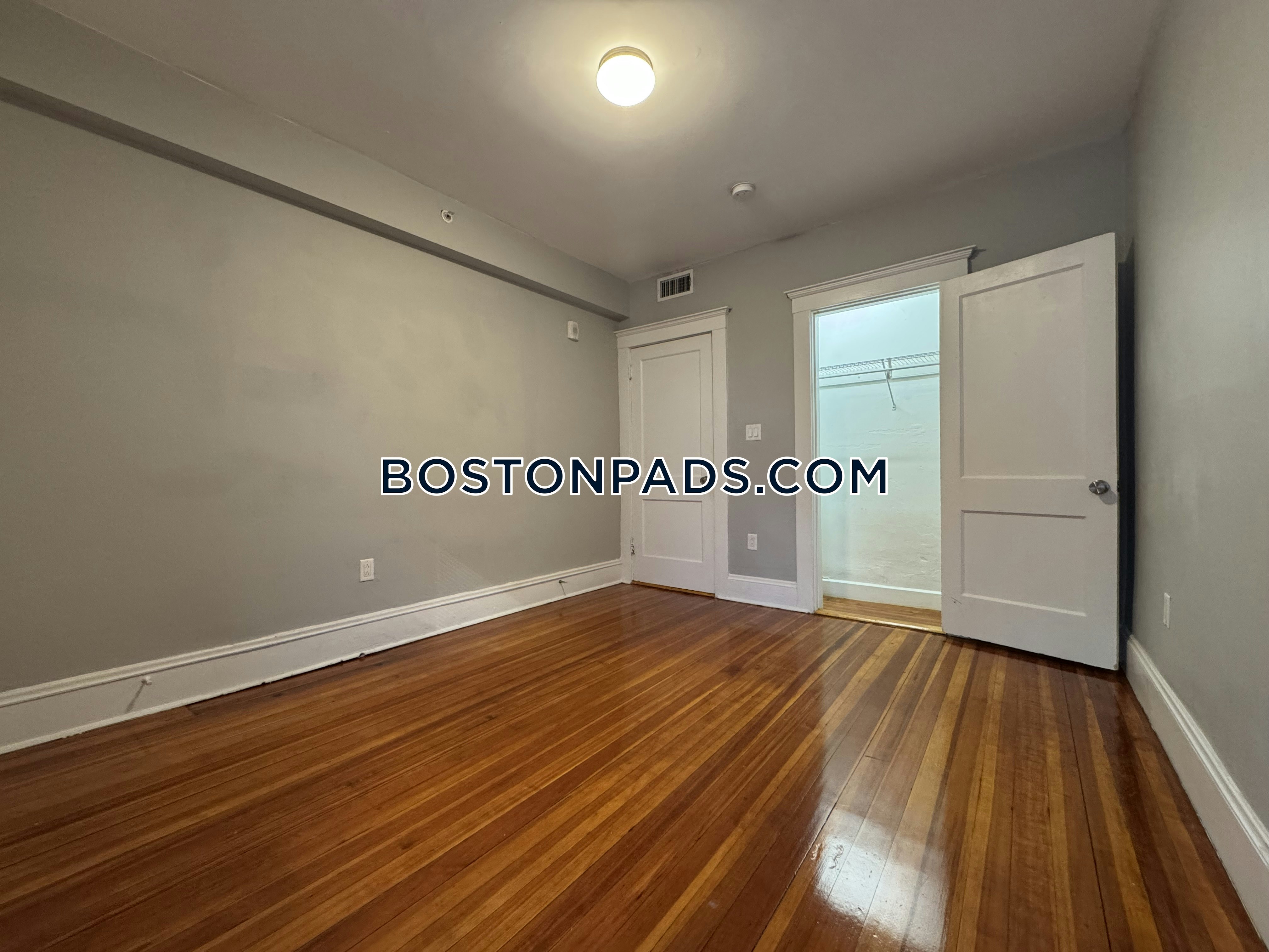 Boston - 4 Beds, 2 Baths
