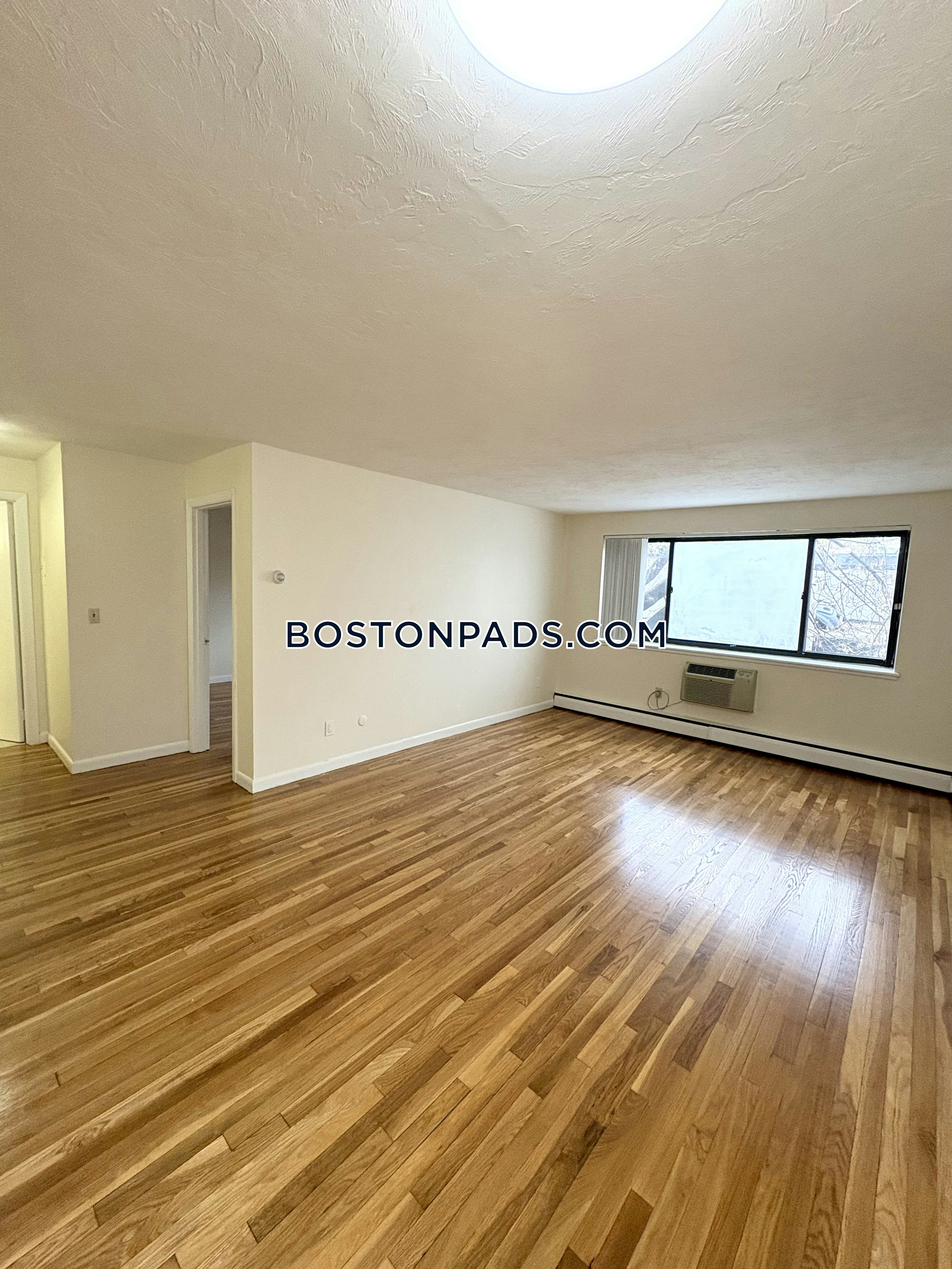 Boston - 1 Beds, 1 Baths