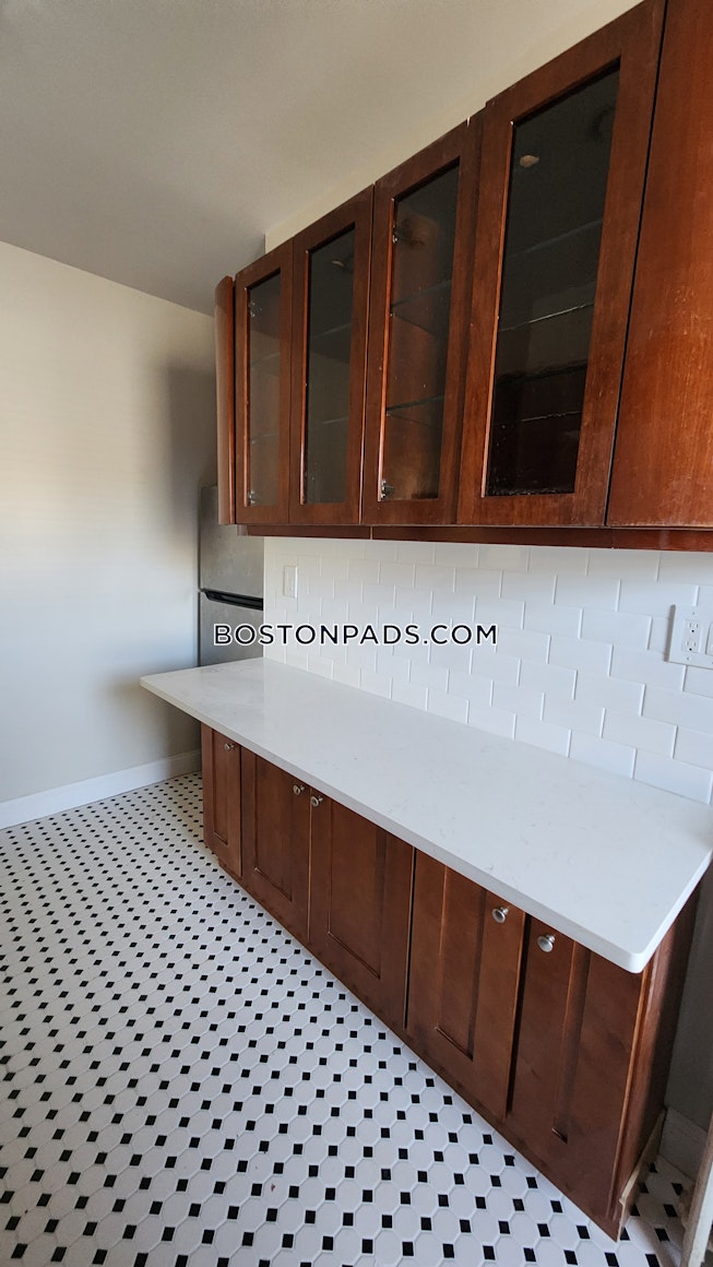 Boston - $2,800+ /mo
