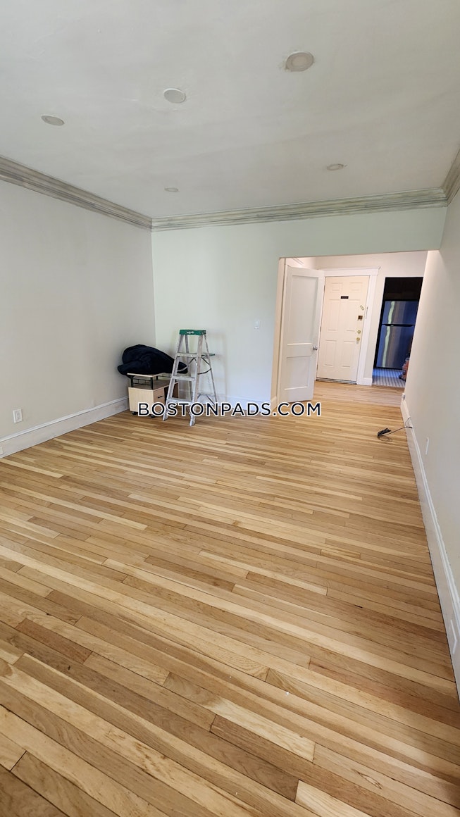 Boston - $2,800+ /mo