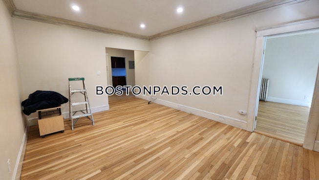 Boston - $2,800+ /mo