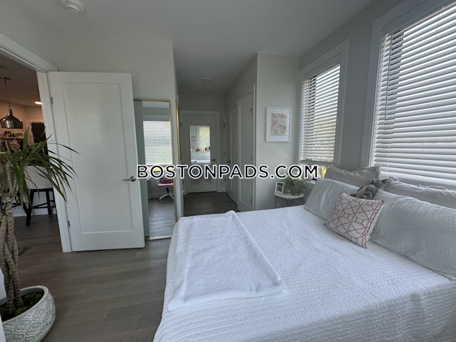 Boston - $2,800+ /mo