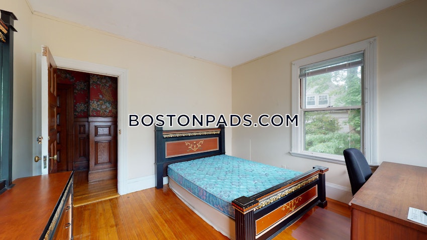 BROOKLINE- BOSTON UNIVERSITY - 3 Beds, 1 Bath - Image 1