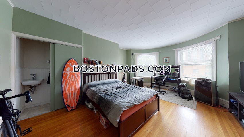 BROOKLINE- BOSTON UNIVERSITY - 3 Beds, 1 Bath - Image 3