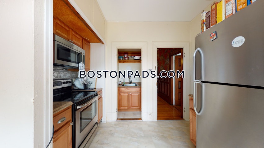 BROOKLINE- BOSTON UNIVERSITY - 3 Beds, 1 Bath - Image 9