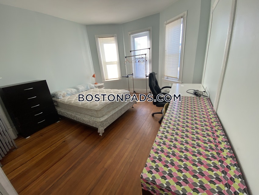 BOSTON - DORCHESTER/SOUTH BOSTON BORDER - 5 Beds, 1.5 Baths - Image 3