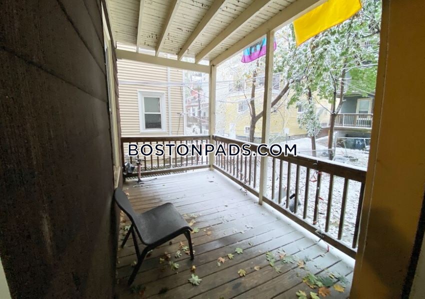 BOSTON - MISSION HILL - 4 Beds, 2 Baths - Image 4