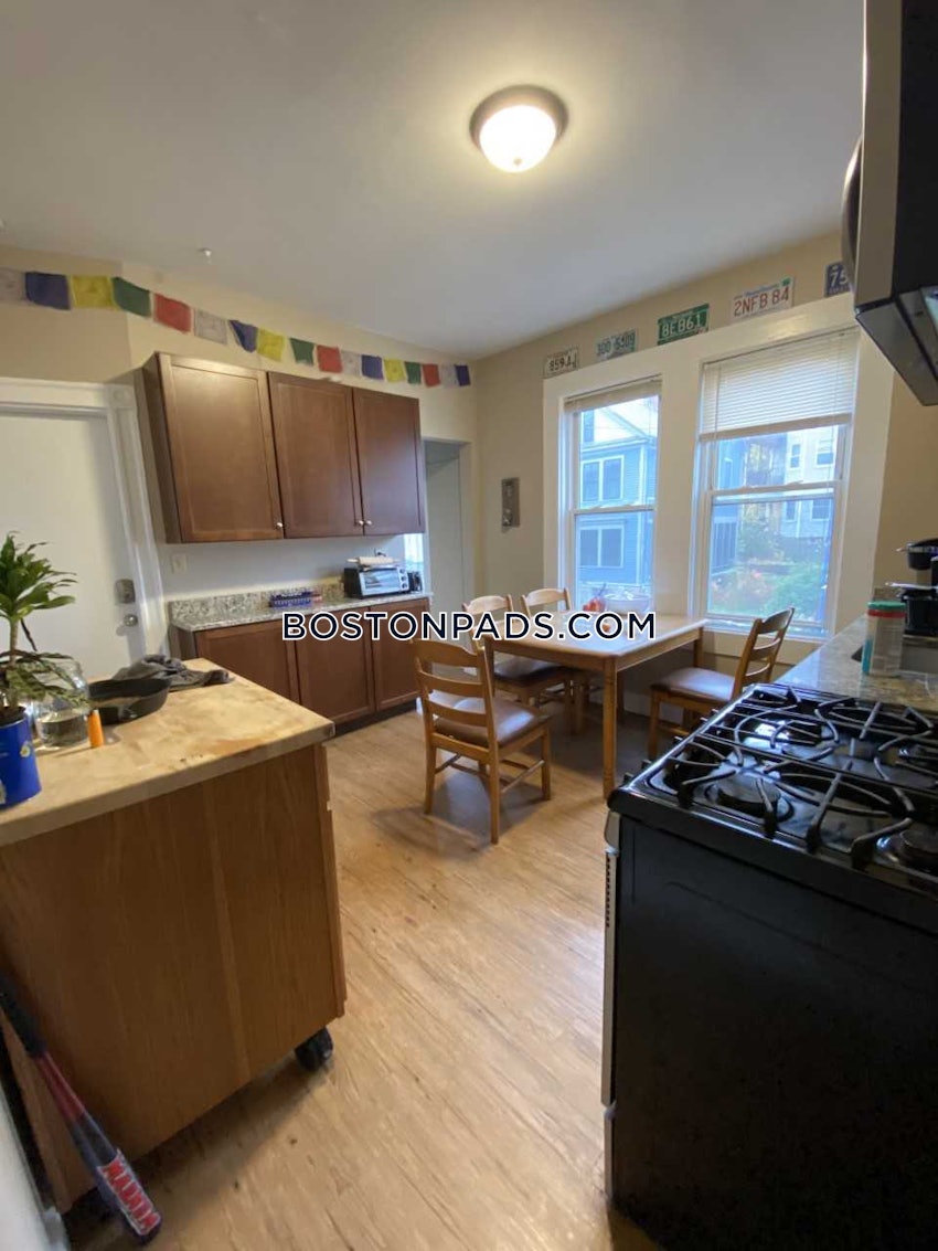 BOSTON - MISSION HILL - 4 Beds, 1 Bath - Image 2