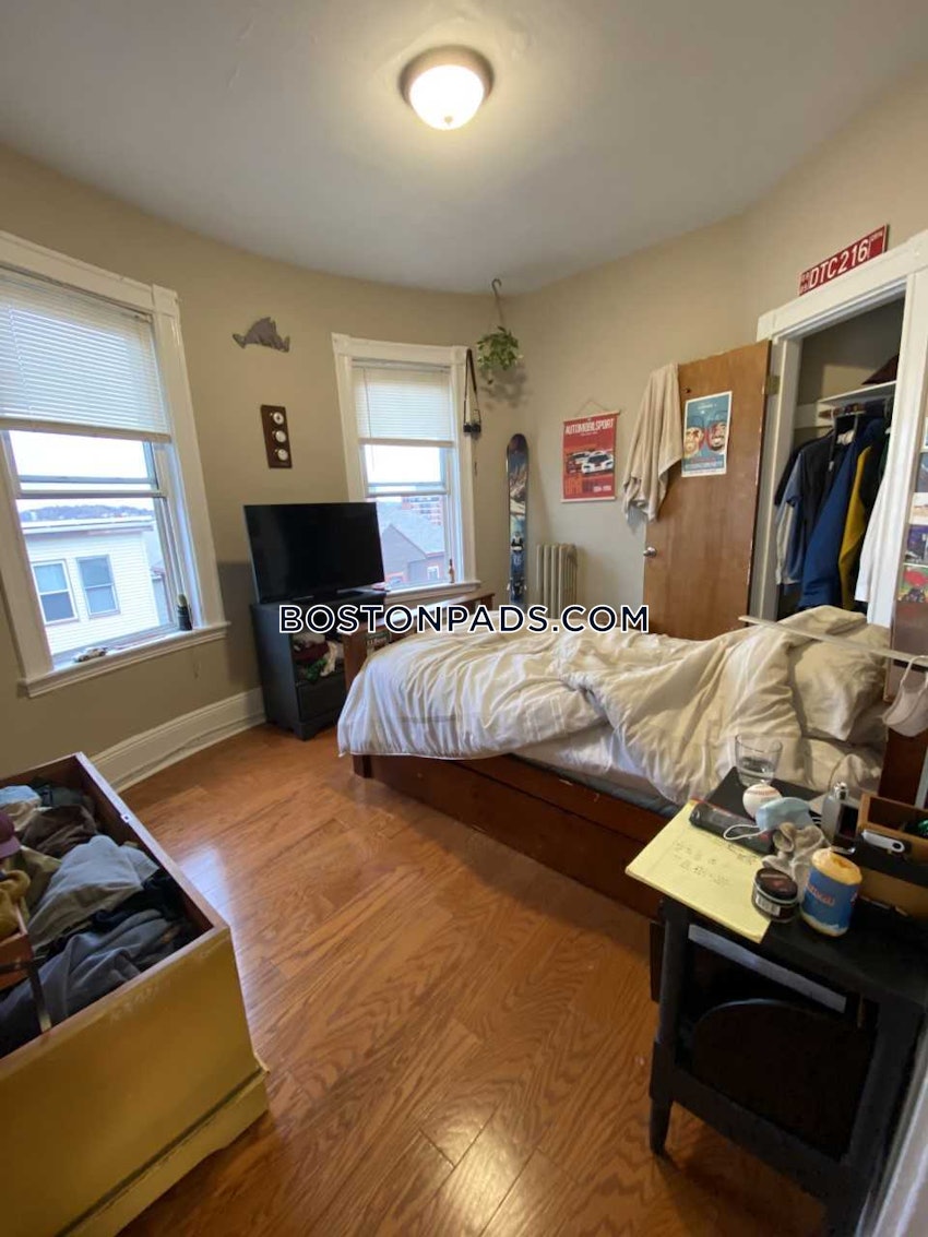 BOSTON - MISSION HILL - 4 Beds, 1 Bath - Image 7