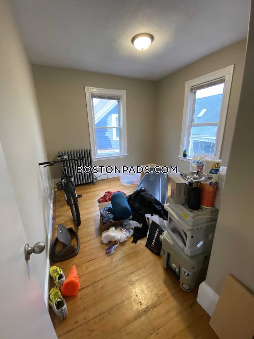 BOSTON - MISSION HILL - 4 Beds, 1 Bath - Image 9