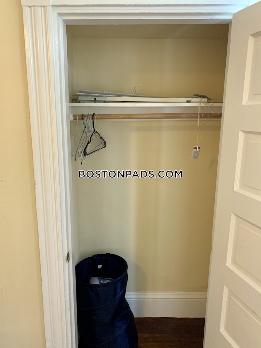 BOSTON - MISSION HILL - 4 Beds, 1 Bath - Image 6