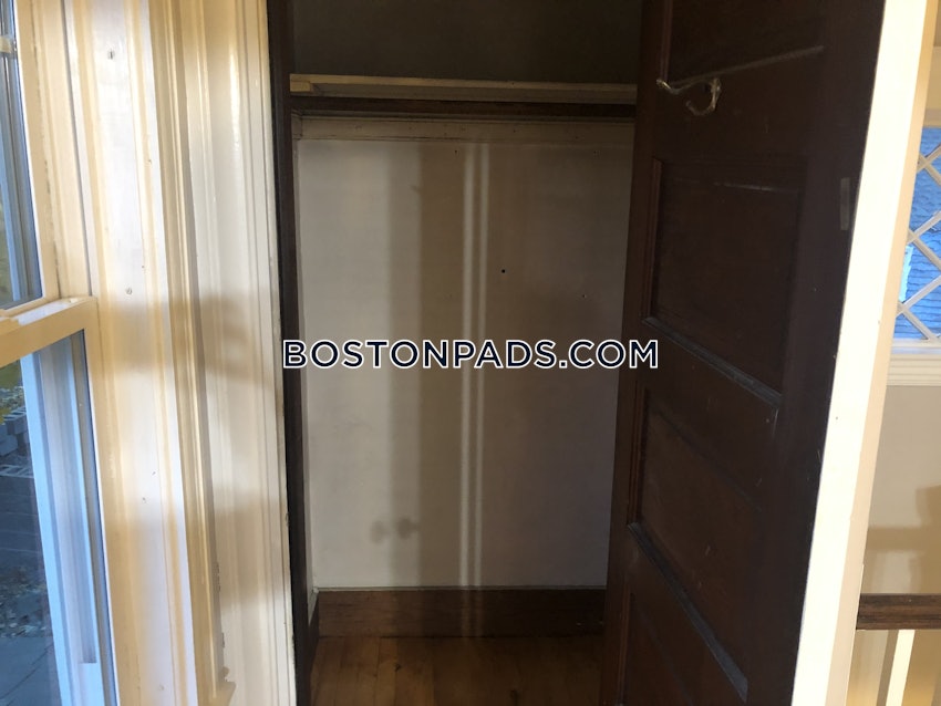 MELROSE - 2 Beds, 1 Bath - Image 13