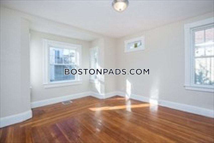 REVERE - 2 Beds, 1 Bath - Image 2