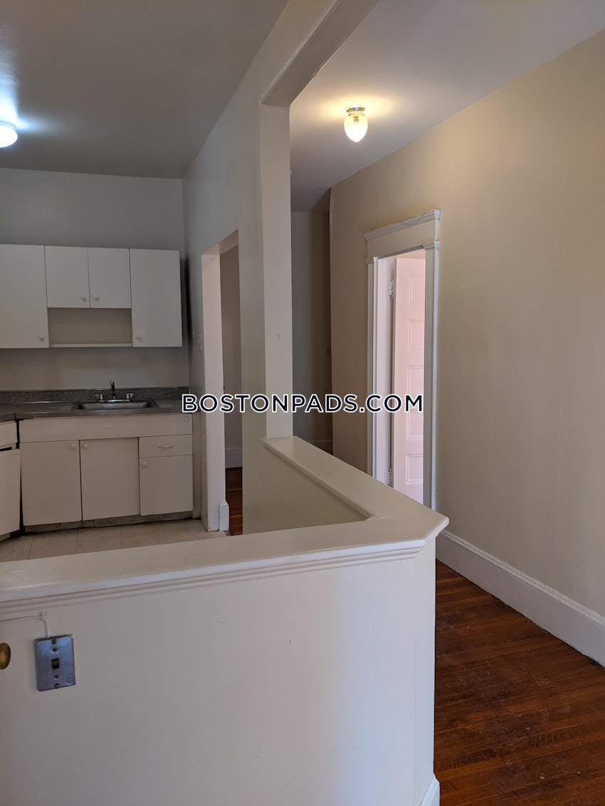 BROOKLINE- WASHINGTON SQUARE - 2 Beds, 1 Bath - Image 2