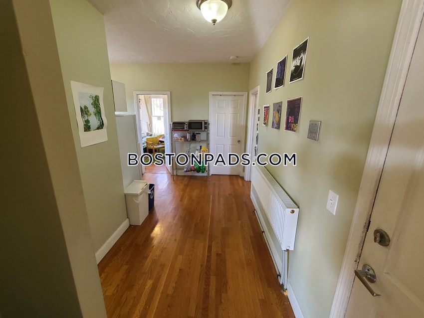 BOSTON - MISSION HILL - 4 Beds, 1 Bath - Image 11