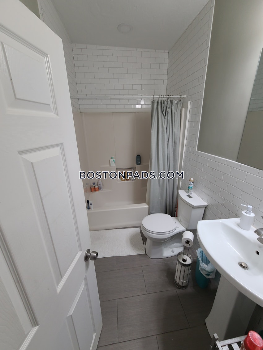 BOSTON - MISSION HILL - 4 Beds, 1 Bath - Image 10