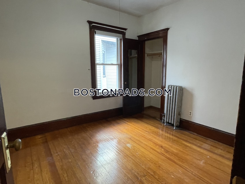 SOMERVILLE - TUFTS - 4 Beds, 2 Baths - Image 8