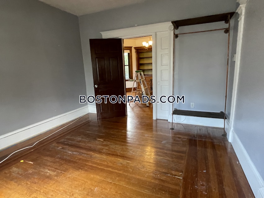 SOMERVILLE - TUFTS - 4 Beds, 2 Baths - Image 6