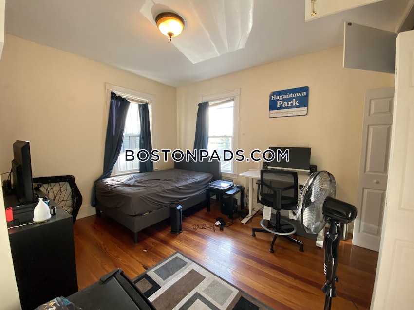 BOSTON - MISSION HILL - 4 Beds, 2 Baths - Image 10