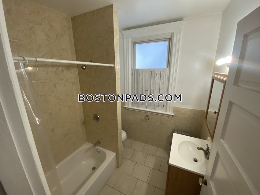 BOSTON - BRIGHTON - CLEVELAND CIRCLE - 4 Beds, 2 Baths - Image 6