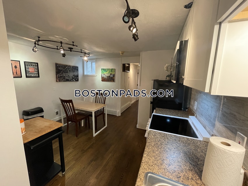 CAMBRIDGE - HARVARD SQUARE - 4 Beds, 1 Bath - Image 10