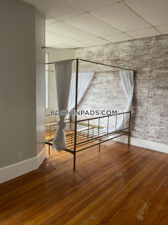 Boston - $3,200+ /mo