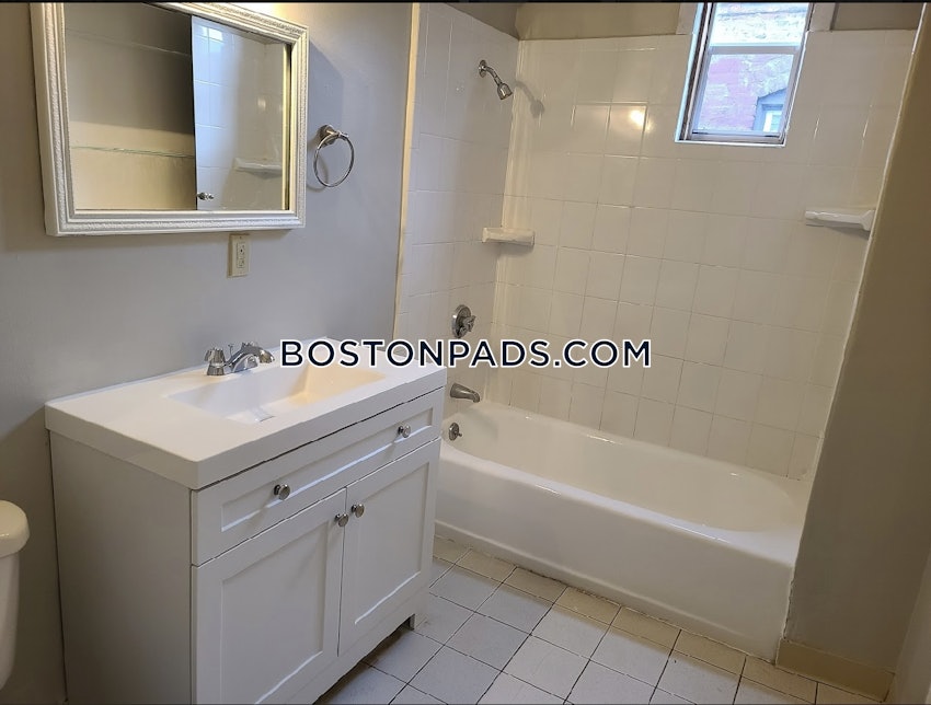 BOSTON - BRIGHTON - OAK SQUARE - 4 Beds, 1 Bath - Image 4