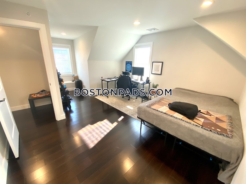 BOSTON - MISSION HILL - 7 Beds, 4.5 Baths - Image 4