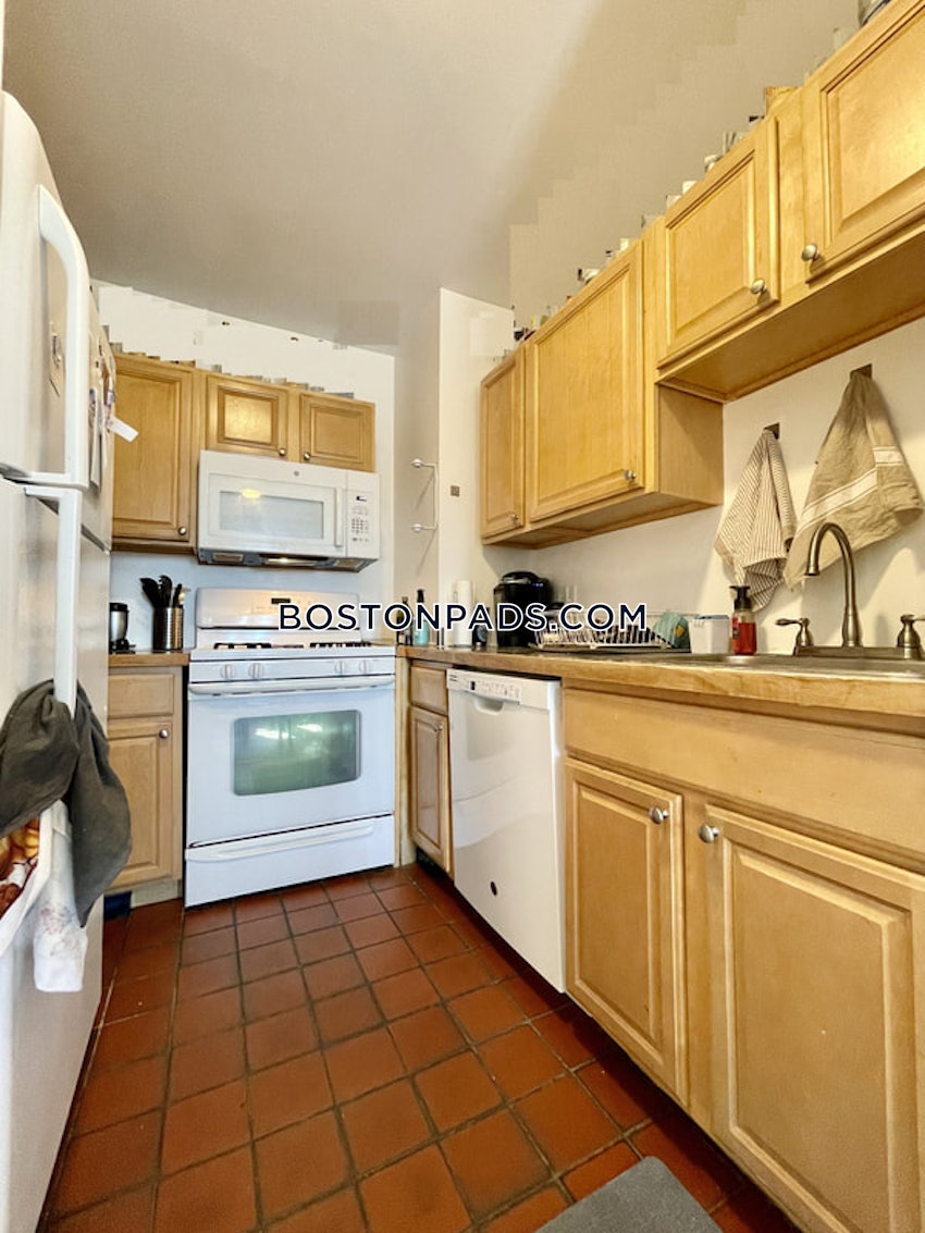 BOSTON - FENWAY/KENMORE - 3 Beds, 1 Bath - Image 3