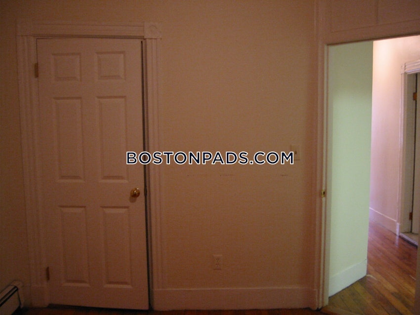 BOSTON - MISSION HILL - 3 Beds, 1 Bath - Image 2