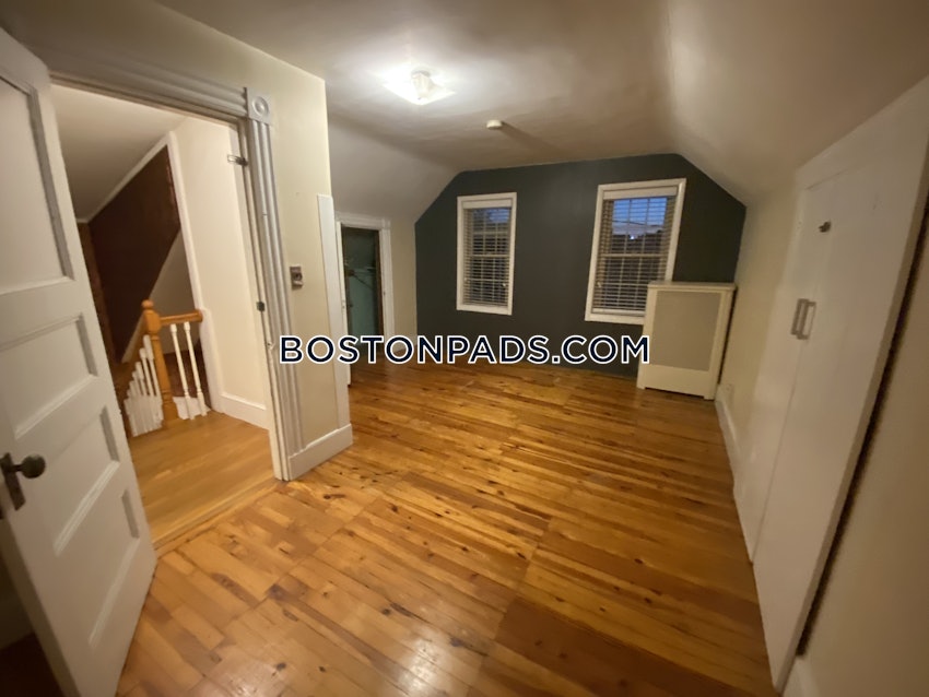 MEDFORD - TUFTS - 4 Beds, 2 Baths - Image 4