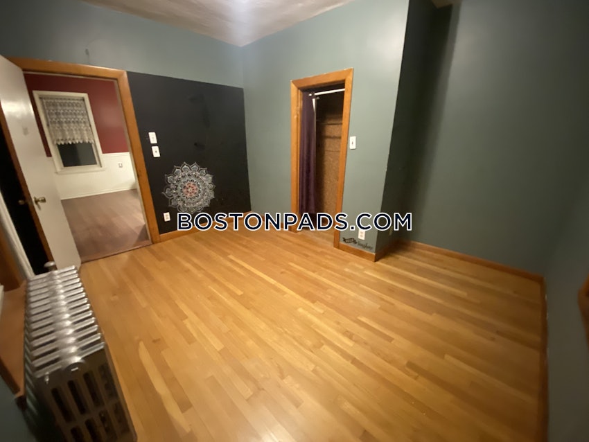 MEDFORD - TUFTS - 4 Beds, 2 Baths - Image 3