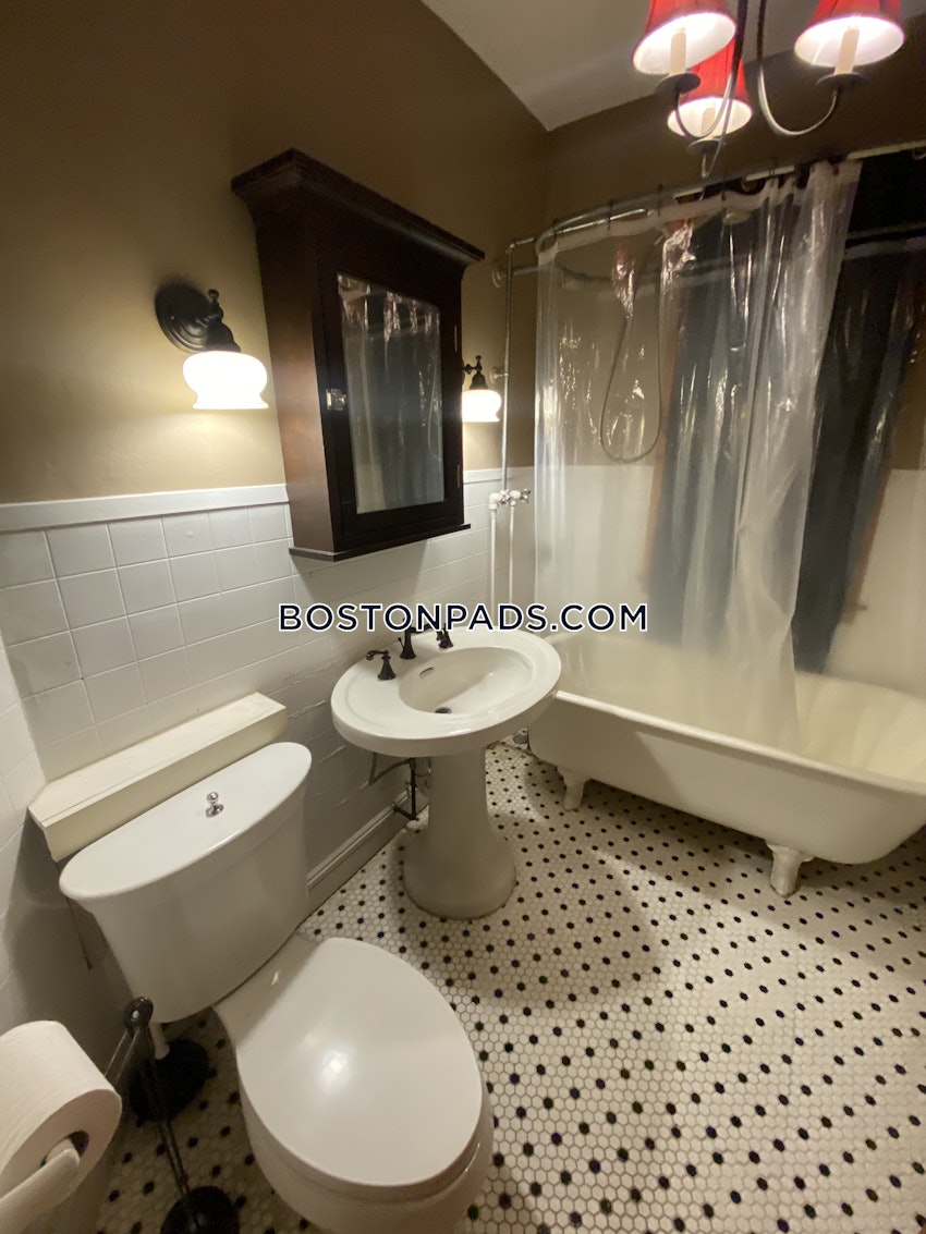 MEDFORD - TUFTS - 4 Beds, 2 Baths - Image 8