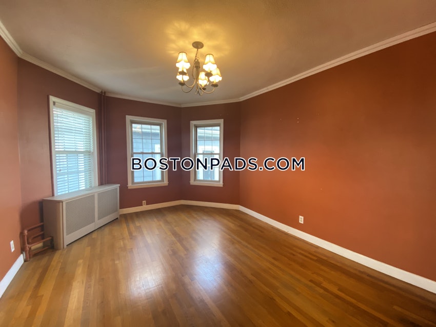 MEDFORD - TUFTS - 4 Beds, 2 Baths - Image 7