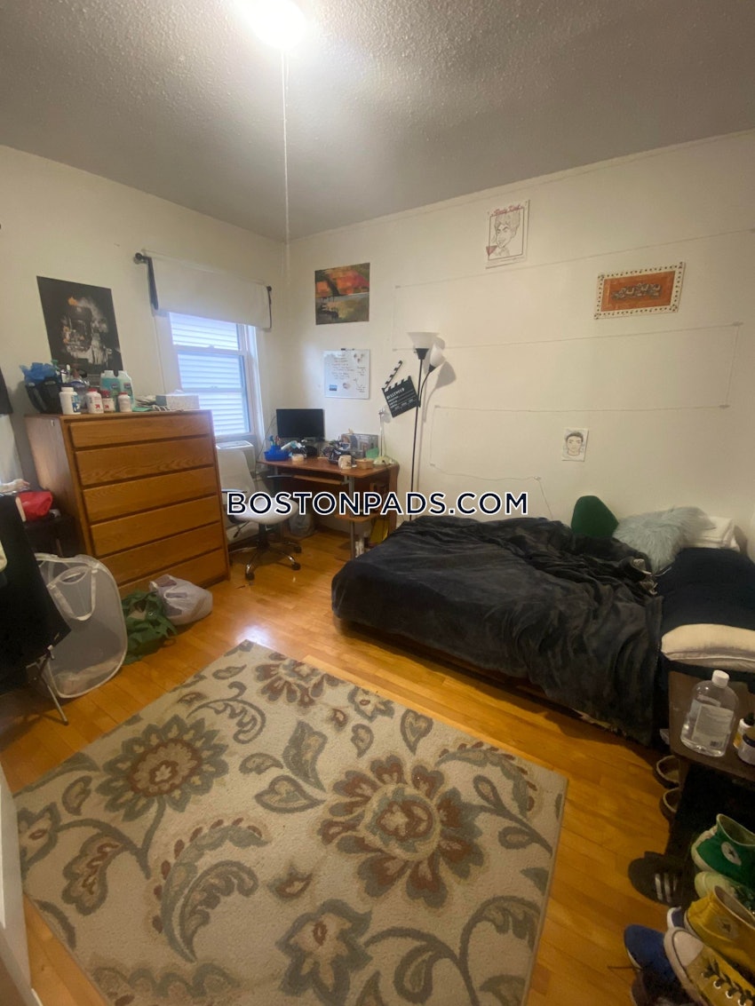 MEDFORD - TUFTS - 3 Beds, 2 Baths - Image 6