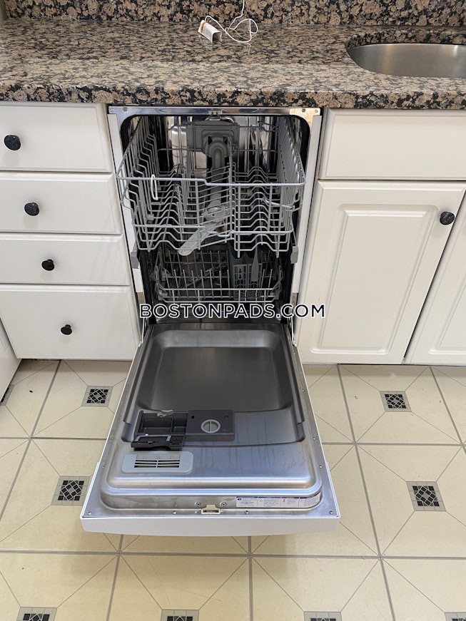 Boston - $4,700+ /mo