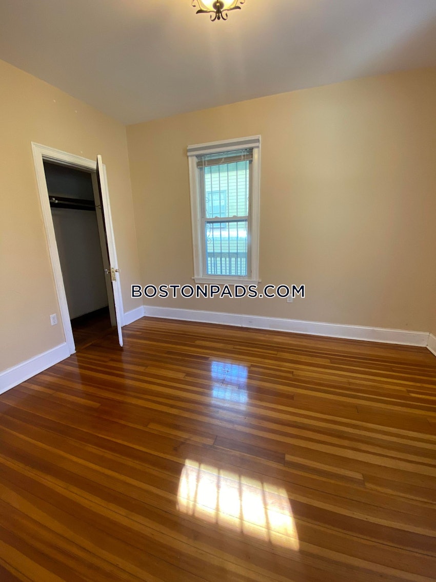 BOSTON - MISSION HILL - 4 Beds, 2 Baths - Image 10