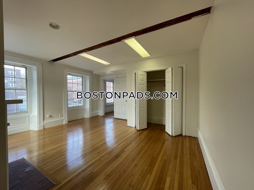 MEDFORD - MEDFORD SQUARE - 5 Beds, 2 Baths - Image 7