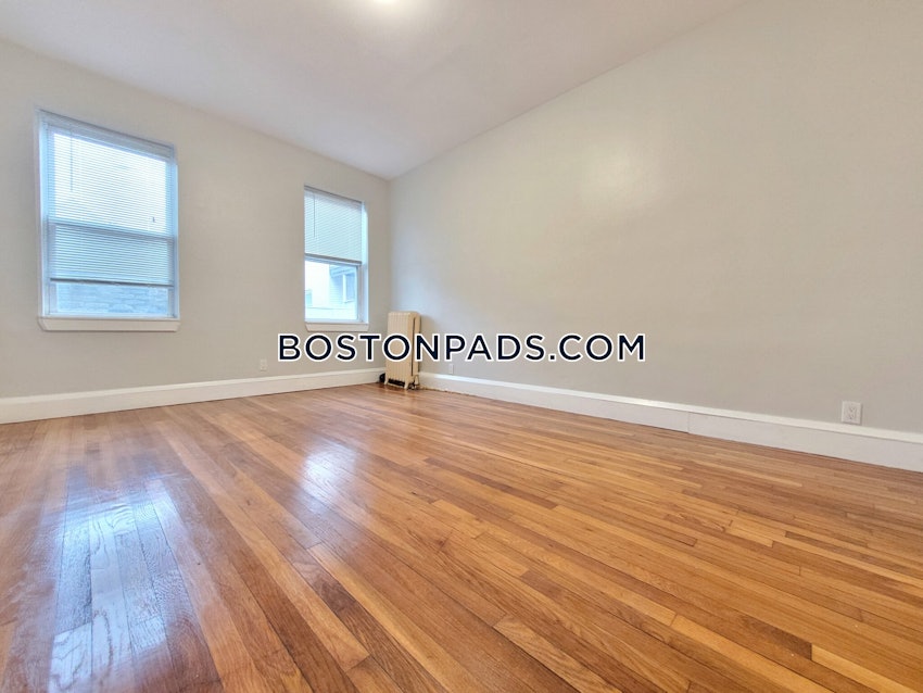 CHELSEA - 3 Beds, 1 Bath - Image 10