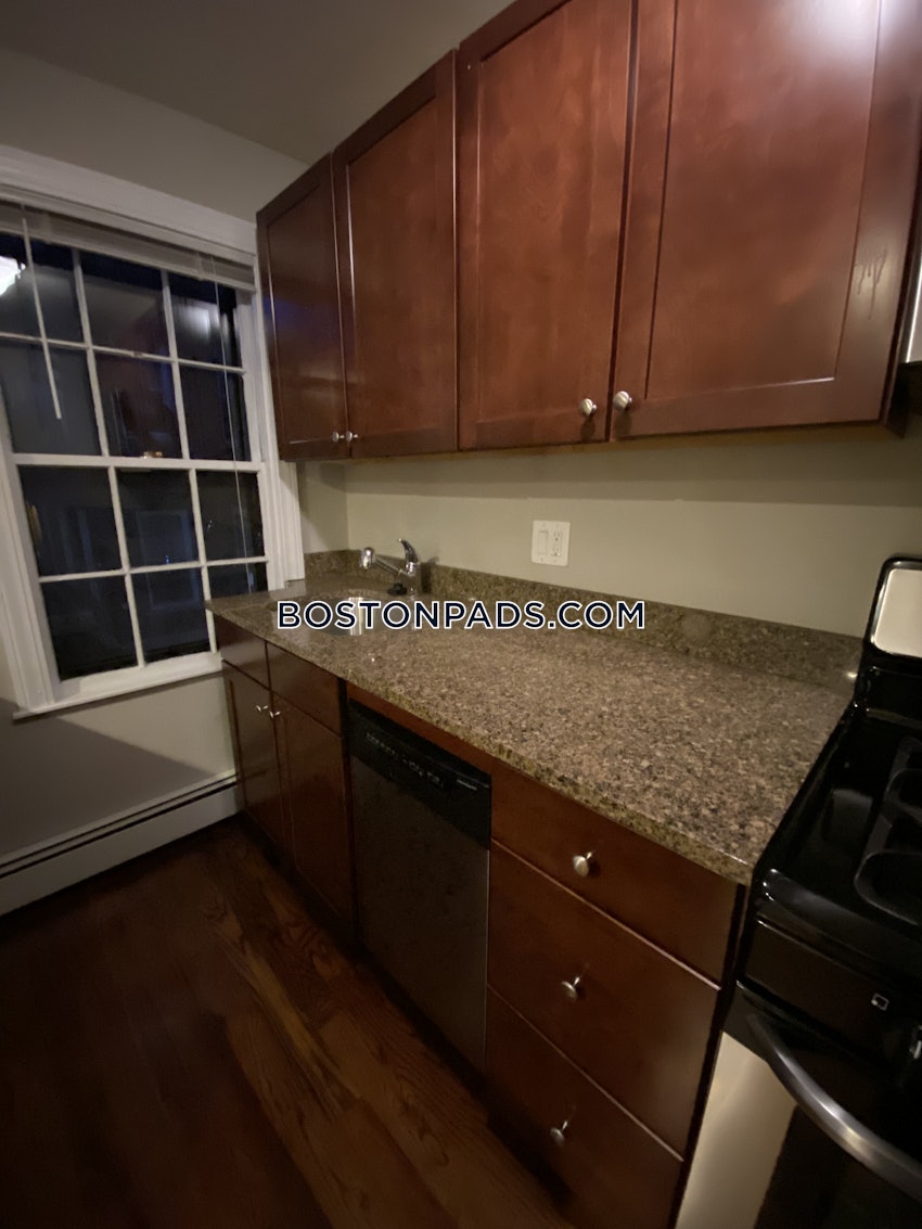 BOSTON - BAY VILLAGE - 1 Bed, 1 Bath - Image 6