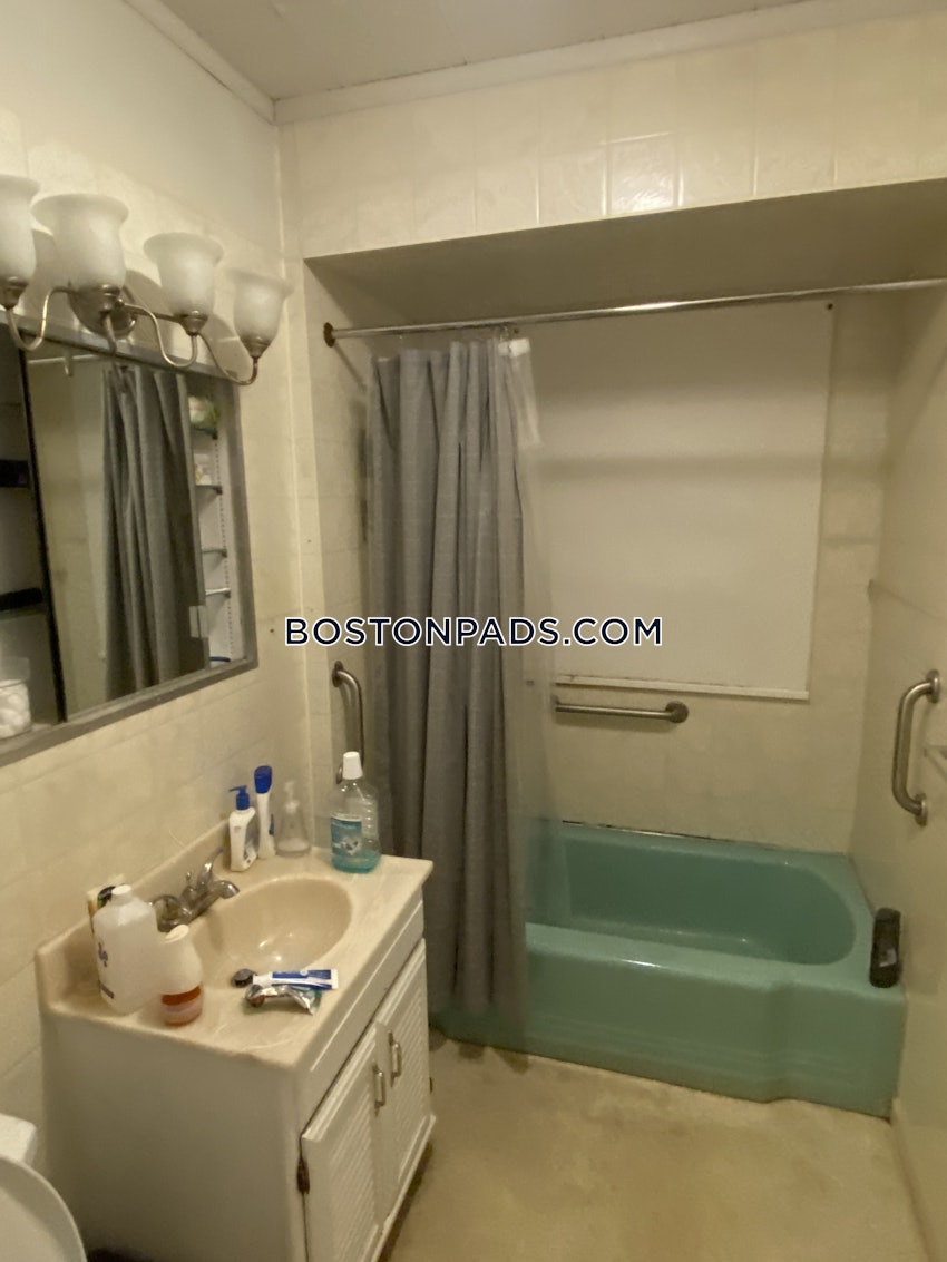 SOMERVILLE - TUFTS - 4 Beds, 1 Bath - Image 4