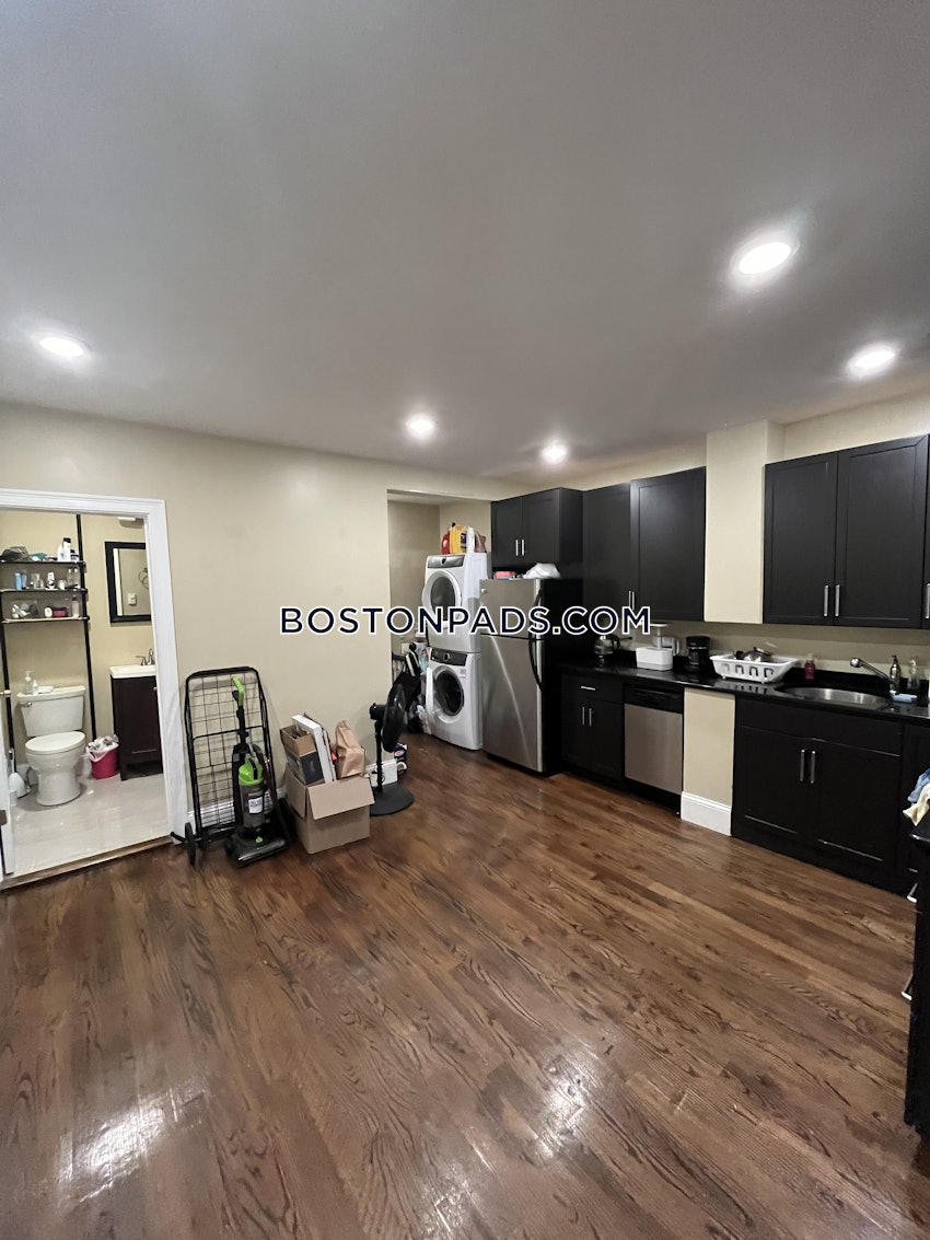 BOSTON - MISSION HILL - 3 Beds, 1 Bath - Image 24