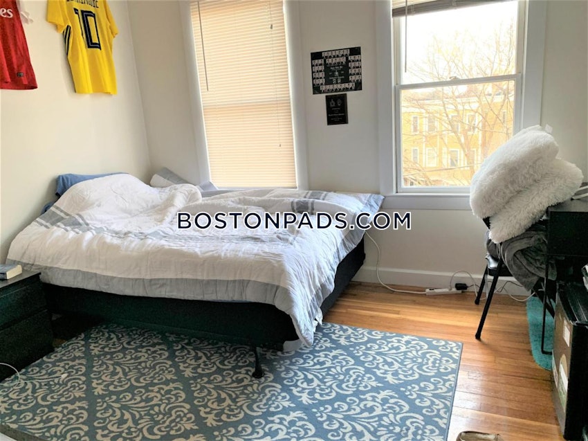 BOSTON - MISSION HILL - 4 Beds, 2 Baths - Image 3