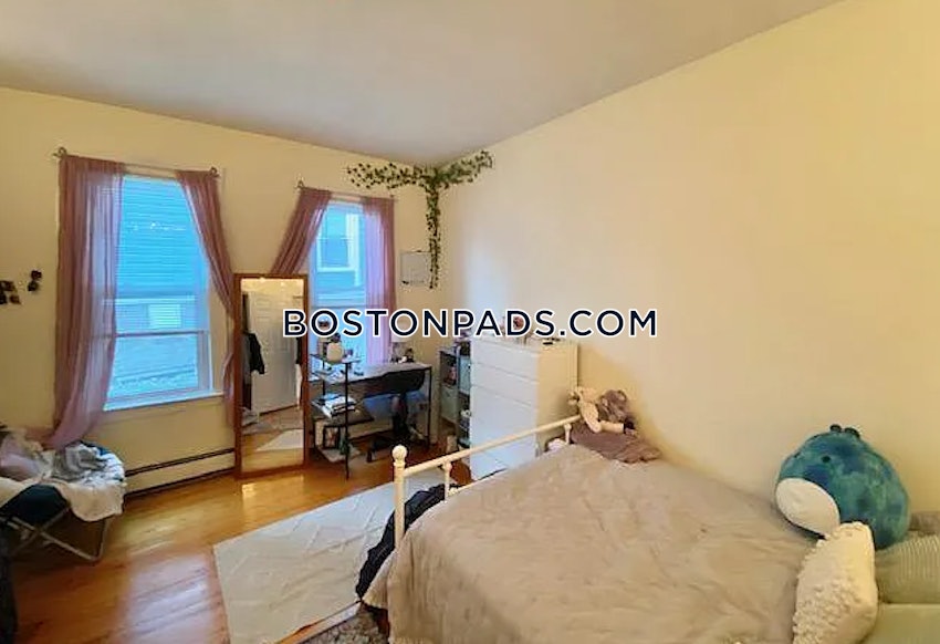 BOSTON - MISSION HILL - 3 Beds, 1 Bath - Image 2