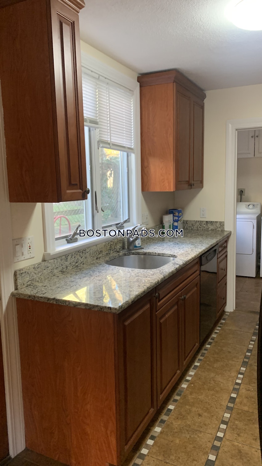 SOMERVILLE - DAVIS SQUARE - 5 Beds, 2 Baths - Image 4