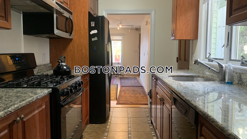 SOMERVILLE - DAVIS SQUARE - 5 Beds, 2 Baths - Image 3